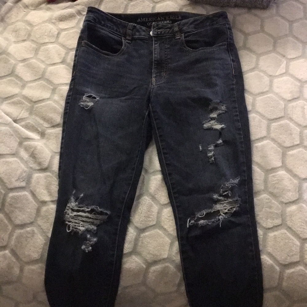 American Eagle destroyed skinnies! Size 6.